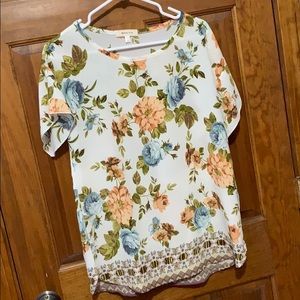 Flowy short sleeve floral print shirt, size M